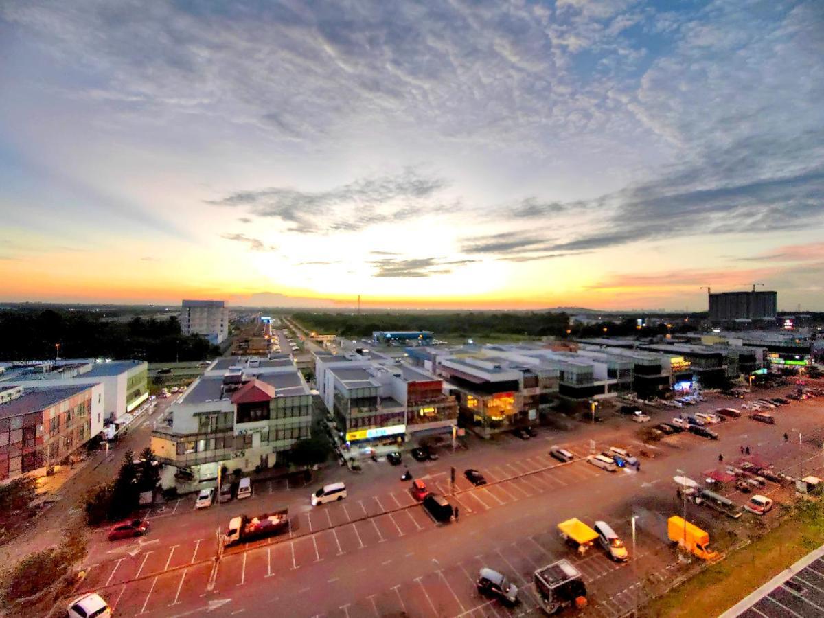 Alanis Residence 7 Pax @ Sepang Klia Kota Warisan Bagian luar foto