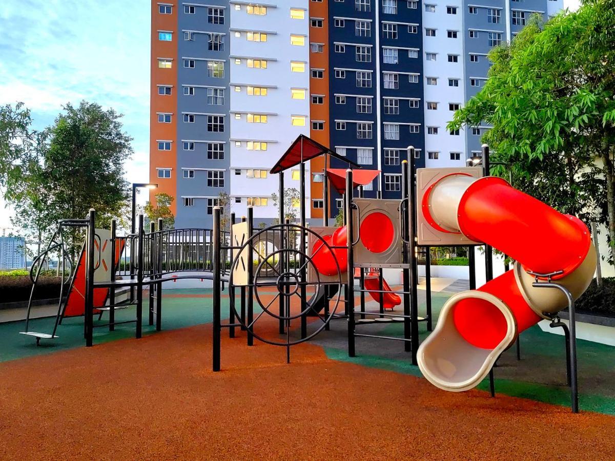 Alanis Residence 7 Pax @ Sepang Klia Kota Warisan Bagian luar foto