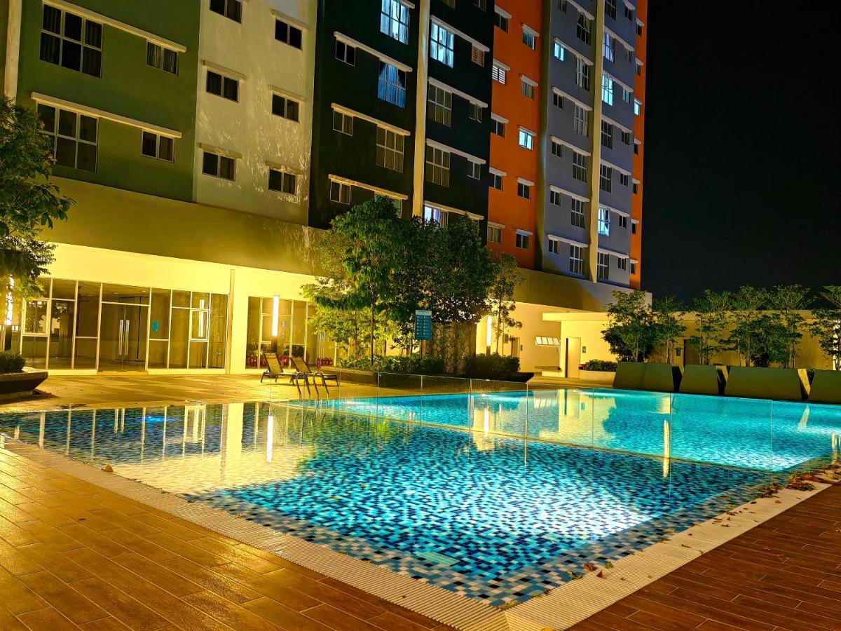 Alanis Residence 7 Pax @ Sepang Klia Kota Warisan Bagian luar foto